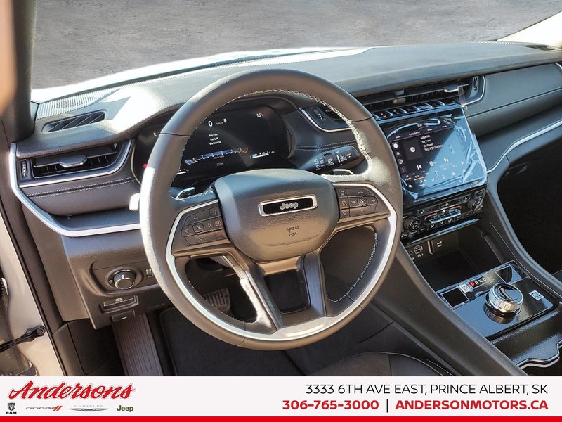 2025 Jeep Grand Cherokee LAREDO ALTITUDE Altitude Package / Trailer Tow / Power Sunroof