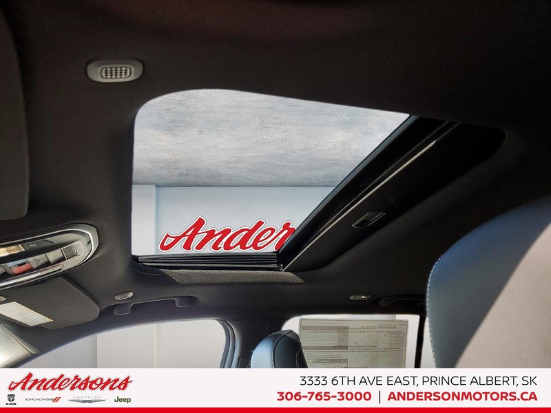 2025 Jeep Grand Cherokee LAREDO ALTITUDE Altitude Package / Trailer Tow / Power Sunroof