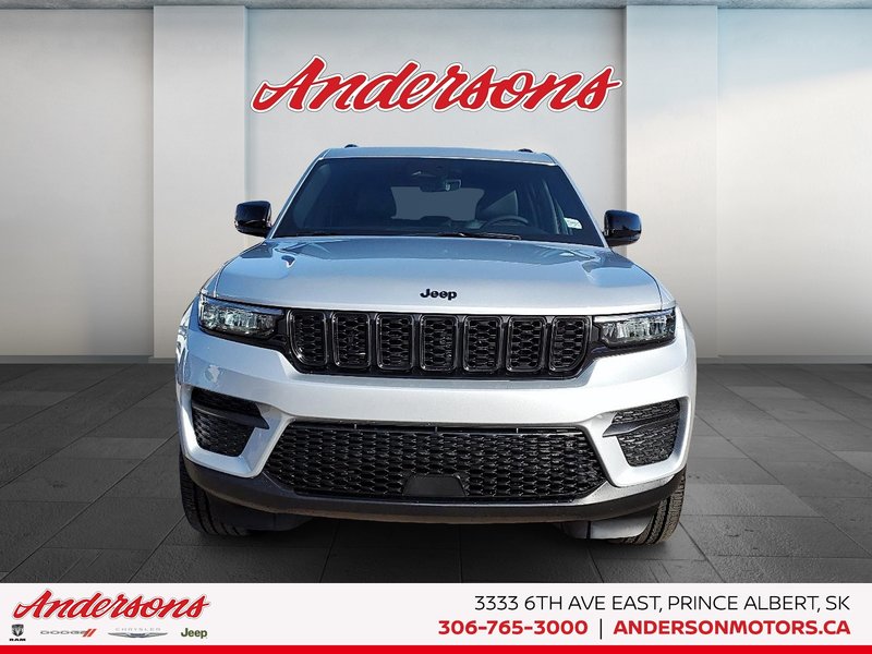 2025 Jeep Grand Cherokee LAREDO ALTITUDE Altitude Package / Trailer Tow / Power Sunroof