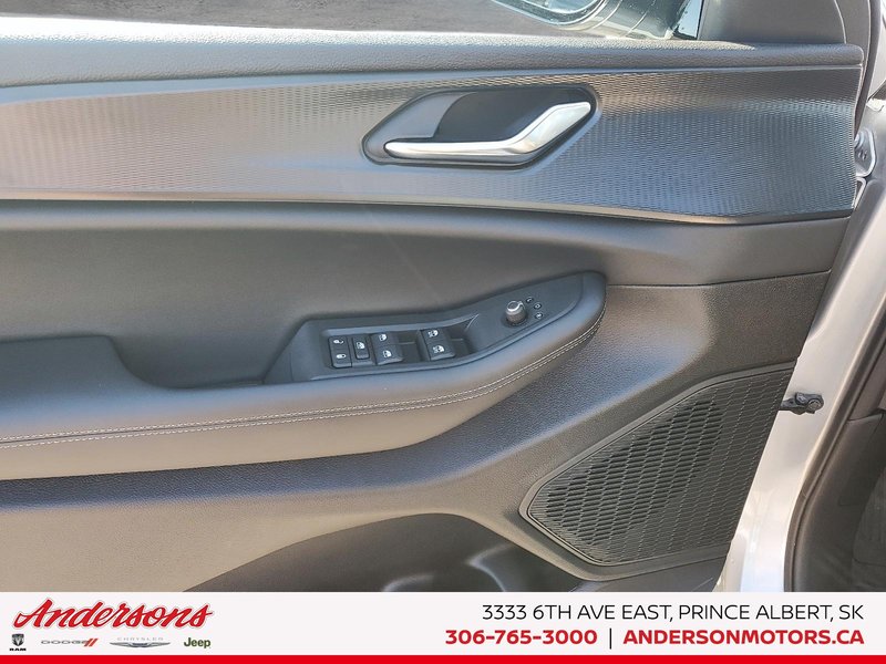 2025 Jeep Grand Cherokee LAREDO ALTITUDE Altitude Package / Trailer Tow / Power Sunroof