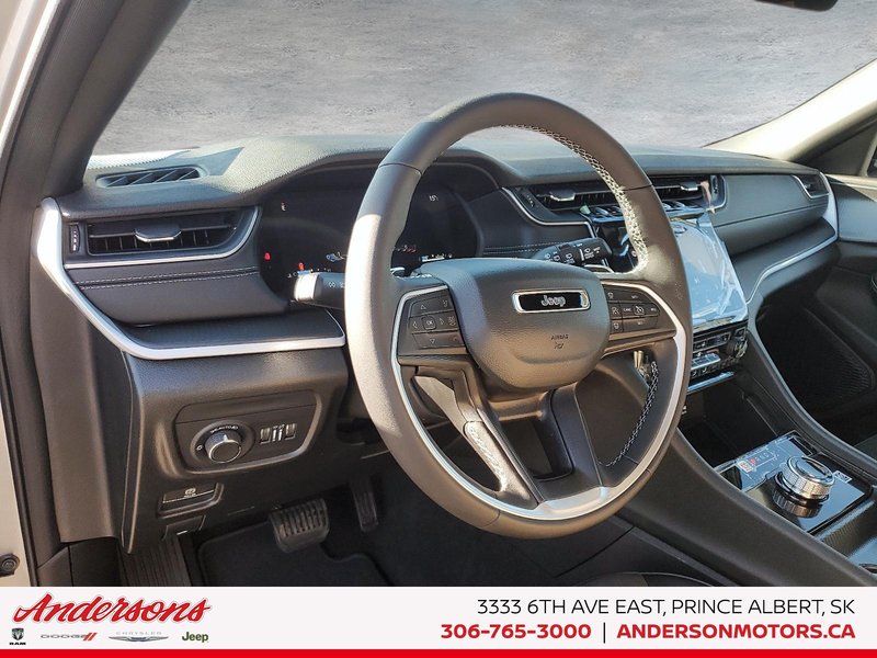 2025 Jeep Grand Cherokee LAREDO ALTITUDE Altitude Package / Trailer Tow / Power Sunroof