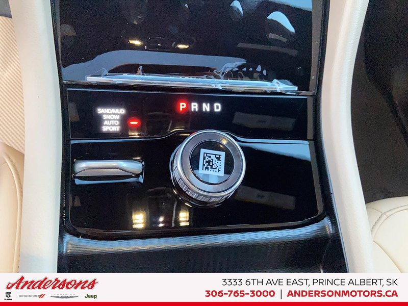 2025 Jeep Grand Cherokee LIMITED Black Appearance / Panoramic Sunroof / Heated Seats