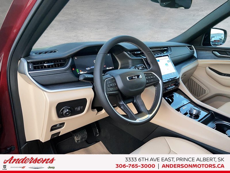 2025 Jeep Grand Cherokee LIMITED Black Appearance / Panoramic Sunroof / Heated Seats