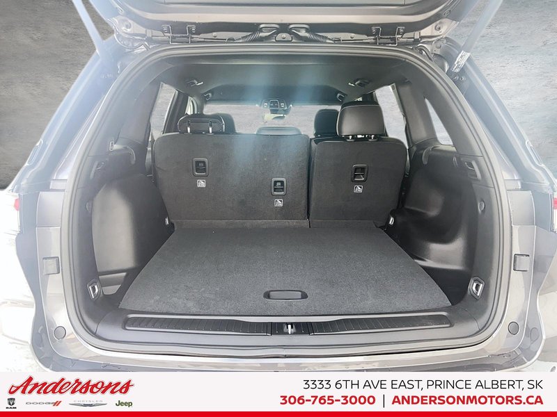 2025 Jeep Grand Cherokee LAREDO ALTITUDE Altitude Package / Trailer Tow / Wireless Charging