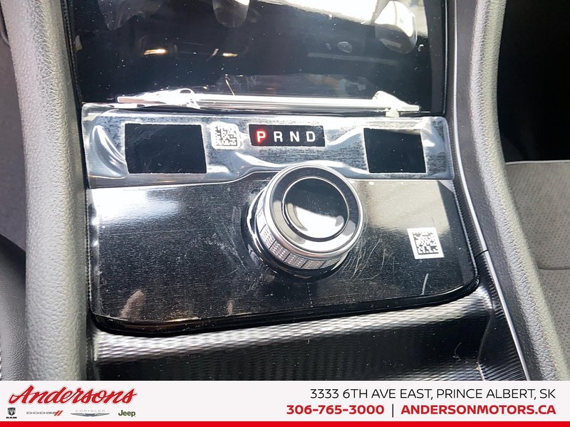 2025 Jeep Grand Cherokee LAREDO ALTITUDE Altitude Package / Trailer Tow / Wireless Charging