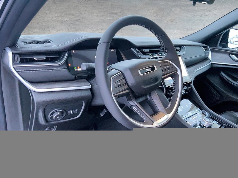 2025 Jeep Grand Cherokee LIMITED Black Appearance / Panoramic Sunroof / Trailer Tow