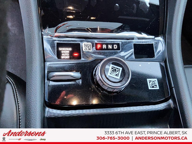 2025 Jeep Grand Cherokee LIMITED Black Appearance / Panoramic Sunroof / Trailer Tow