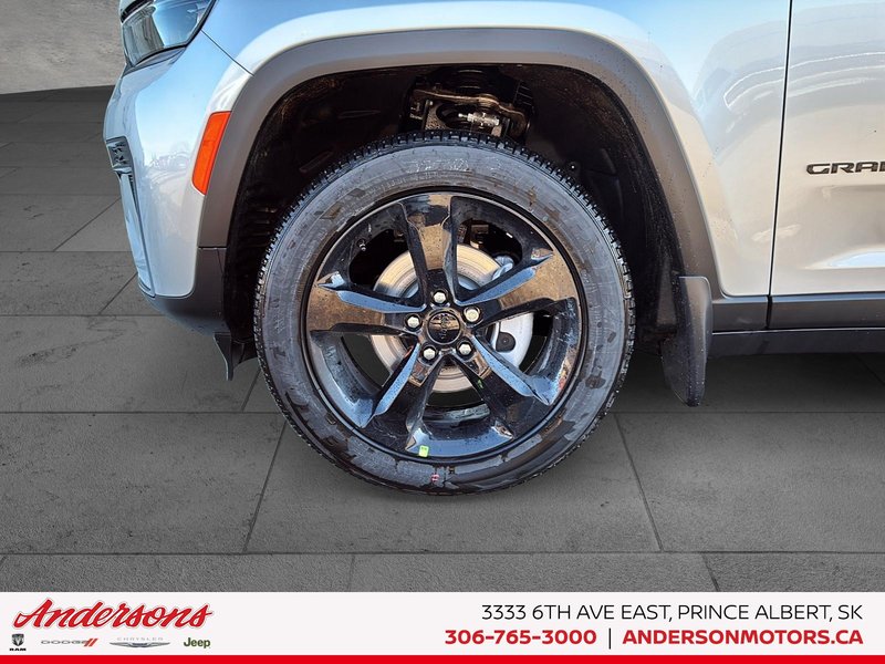 2026 Jeep Grand Cherokee ALTITUDE 2.0L Turbo / 20-inch Gloss Black Wheels / Trailer Tow Package