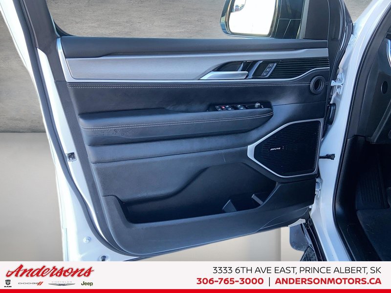 2024 Jeep Wagoneer Series II Carbide 3.0L Hurricane Twin Turbo / Ventilated Front Seats / Three-Panel Sunroof