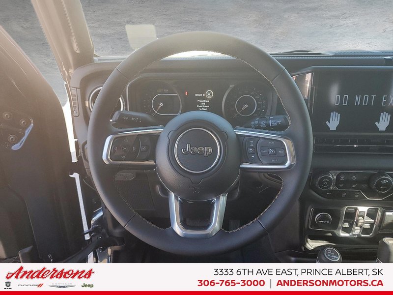 2025 Jeep WRANGLER 4-Door SAHARA Advanced Cruise Control / Power Leather Seats / All-Terrain Tires