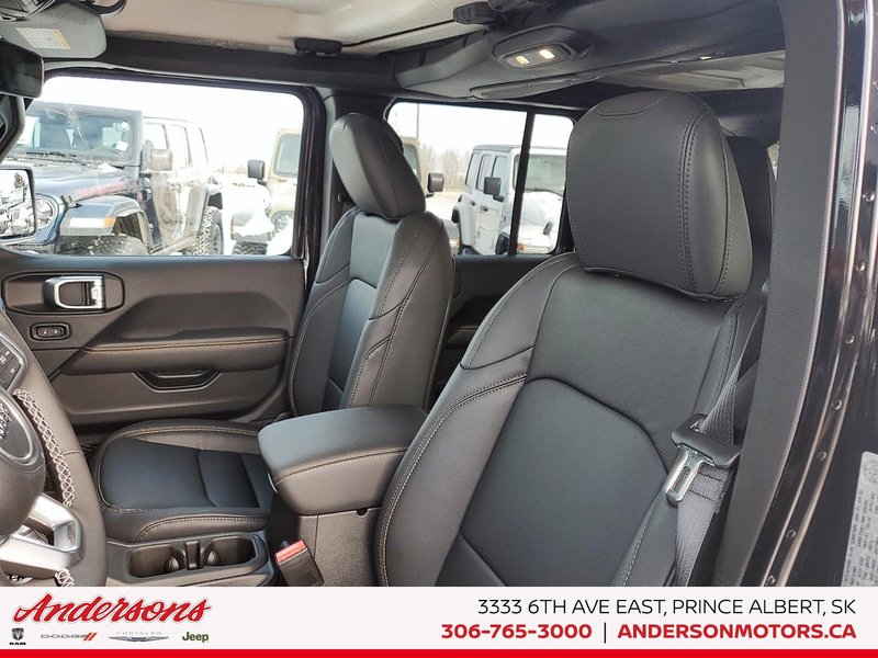 2025 Jeep WRANGLER 4-Door SAHARA Advanced Cruise Control / Power Leather Seats / All-Terrain Tires