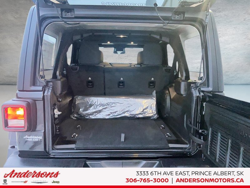 2026 Jeep Wrangler 4-Door WILLYS Xtreme 35 Tire Package / Advanced Cruise Control / Alpine Sound System