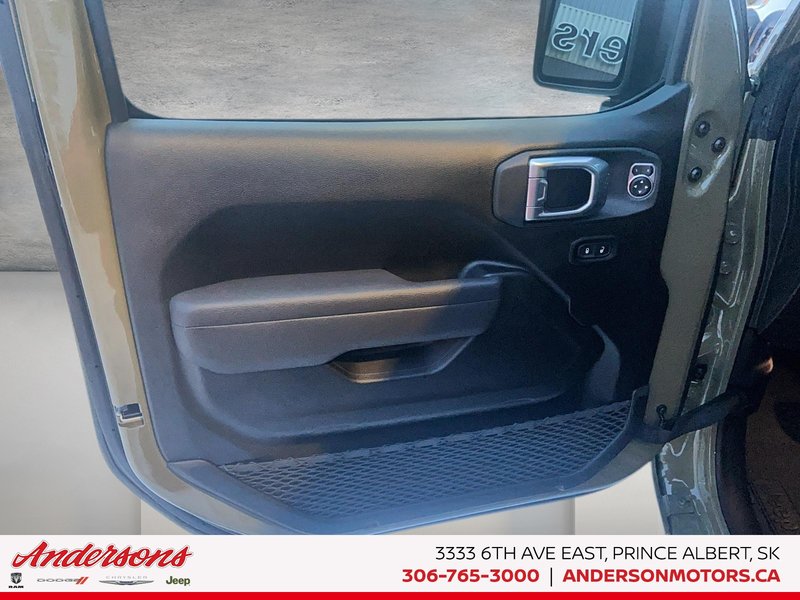 2026 Jeep Wrangler 4-Door SPORT S Adaptive Cruise Control / Black Hard Top / Heated Seats & Steering