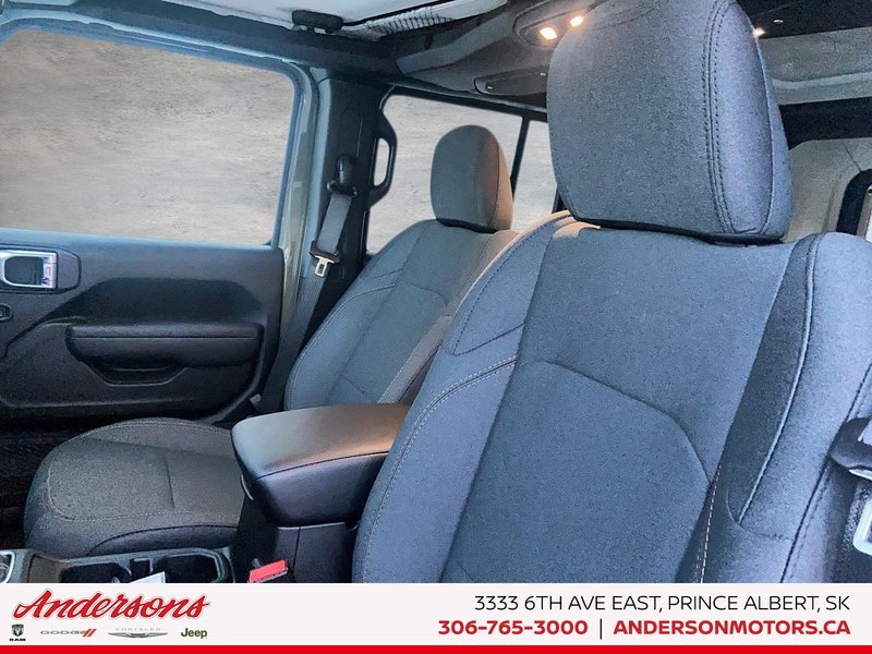 2026 Jeep Wrangler 4-Door WILLYS Heated Steering & Seats / Off-Road Package / Alpine Premium Rock Rails / Alpine Stereo