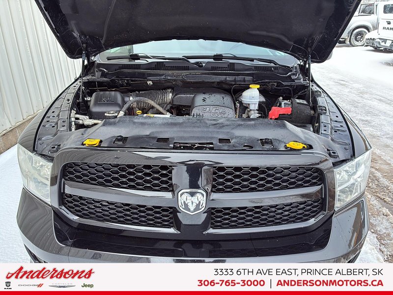 2023 Ram 1500 Classic Express 3.6L Pentastar V6 / Crew Cab / Heated Seats & Wheel / Class IV Hitch