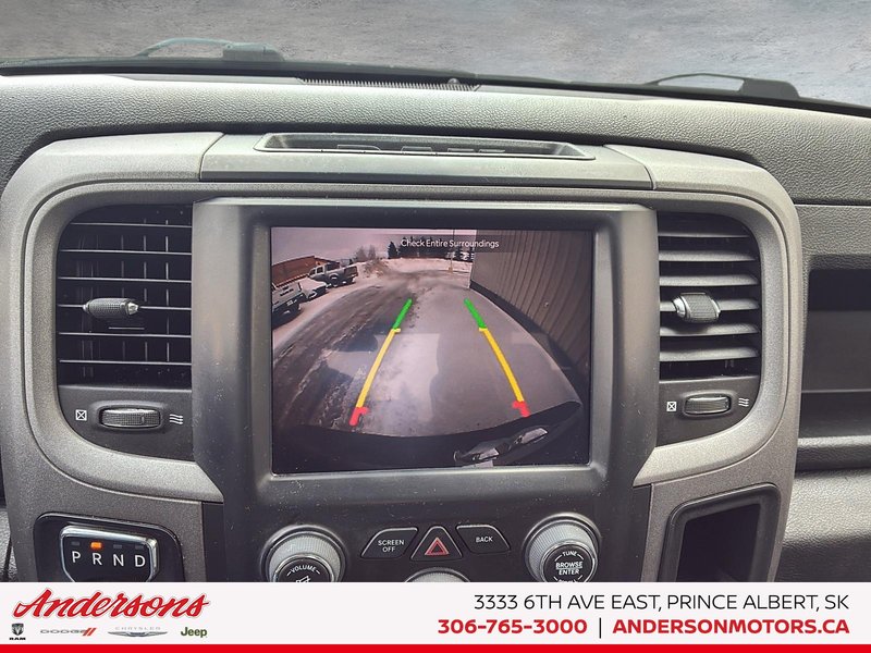 2023 Ram 1500 Classic Express 3.6L Pentastar V6 / Crew Cab / Heated Seats & Wheel / Class IV Hitch