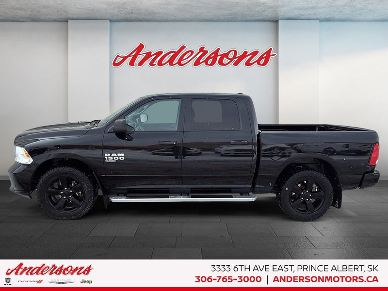 2023 Ram 1500 Classic Express 3.6L Pentastar V6 / Crew Cab / Heated Seats & Wheel / Class IV Hitch