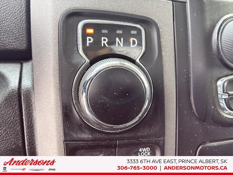 2023 Ram 1500 Classic Express 3.6L Pentastar V6 / Crew Cab / Heated Seats & Wheel / Class IV Hitch