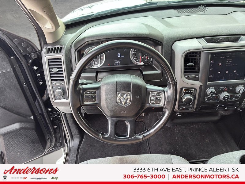 2023 Ram 1500 Classic Express 3.6L Pentastar V6 / Crew Cab / Heated Seats & Wheel / Class IV Hitch