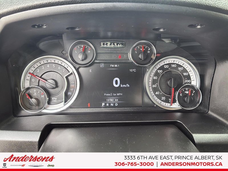 2023 Ram 1500 Classic Express 3.6L Pentastar V6 / Crew Cab / Heated Seats & Wheel / Class IV Hitch