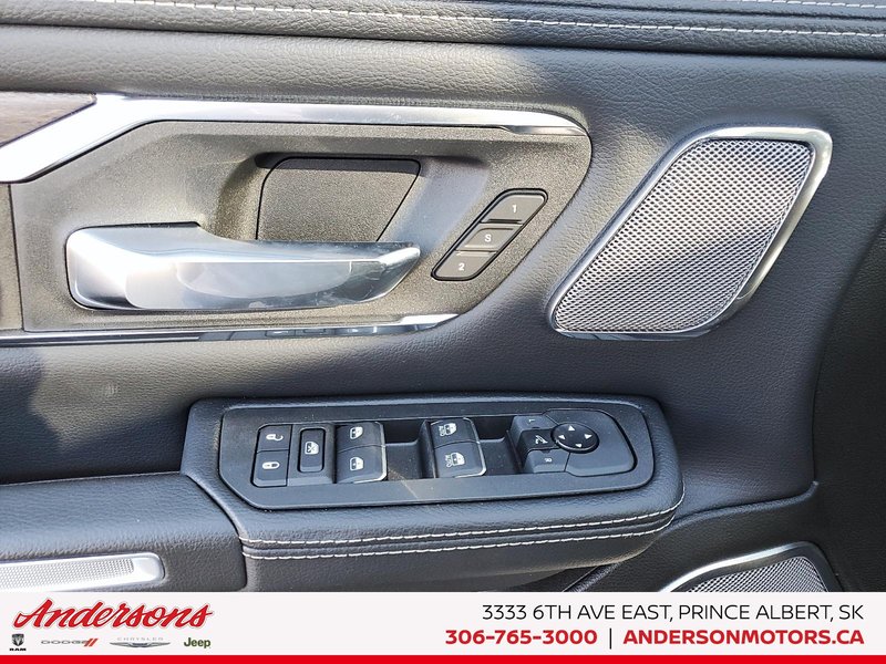 2025 Ram 1500 LARAMIE Night Edition / Heads-Up Display / Sunroof