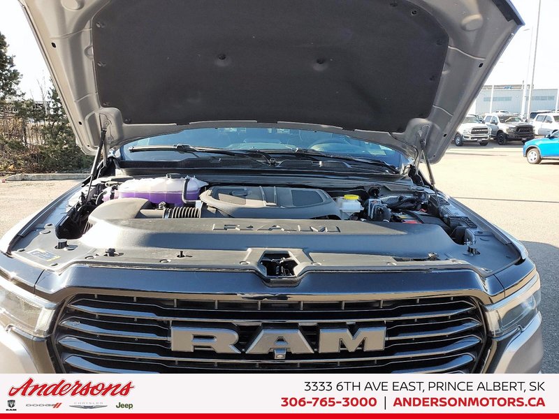 2025 Ram 1500 LARAMIE Night Edition / Heads-Up Display / Sunroof