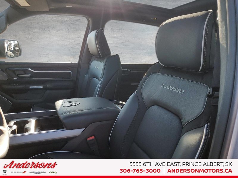 2025 Ram 1500 LARAMIE Night Edition / Heads-Up Display / Sunroof