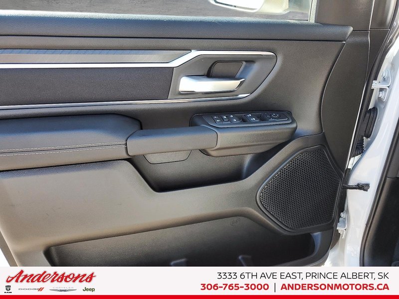 2025 Ram 1500 BIG HORN Hurricane Twin Turbo / Night Edition / 12-inch Touchscreen