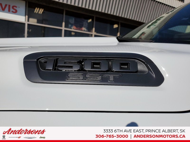 2025 Ram 1500 BIG HORN Hurricane Twin Turbo / Night Edition / 12-inch Touchscreen