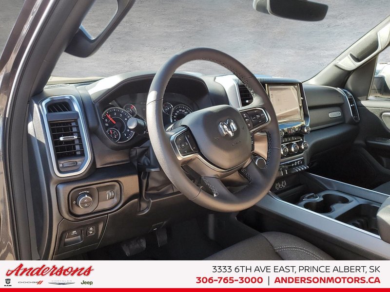 2026 Ram 1500 BIG HORN 3.0L Hurricane Twin Turbo I6 / Crew Cab / Sport Appearance Package / Heated Seats & Wheel