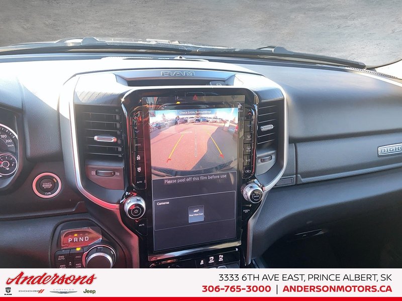 2026 Ram 1500 BIG HORN Hurricane Twin Turbo / Night Edition / 12-inch Touchscreen