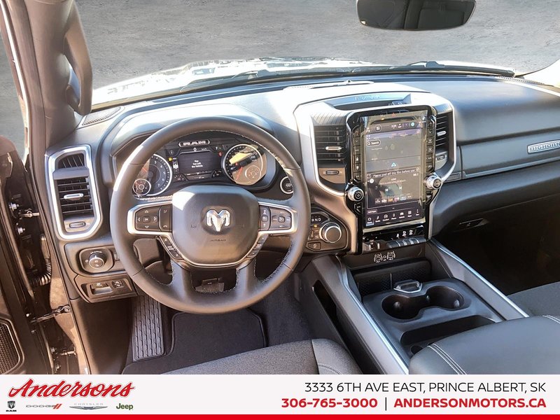 2026 Ram 1500 BIG HORN Hurricane Twin Turbo / Night Edition / 12-inch Touchscreen