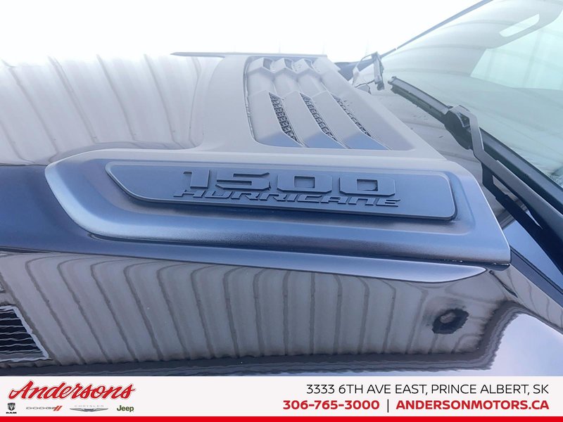 2026 Ram 1500 SPORT 3.0L Hurricane Twin Turbo I6 / Crew Cab / Panoramic Sunroof & Sport Performance Hood