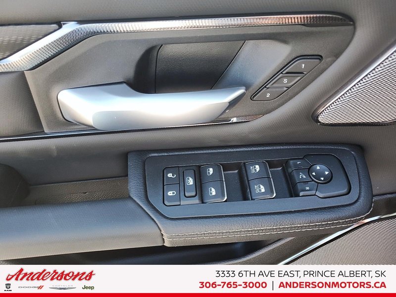 2026 Ram 1500 SPORT 3.0L Hurricane Twin Turbo I6 / Crew Cab / Night Edition / Deployable Running Boards