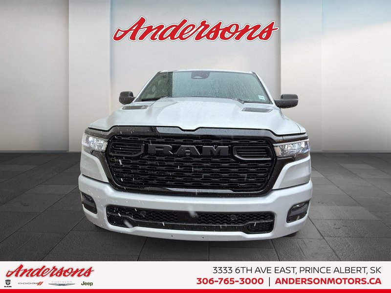 2026 Ram 1500 EXPRESS 3.0L Hurricane Twin Turbo / Crew Cab / Black Express Styling & Mopar Side Steps