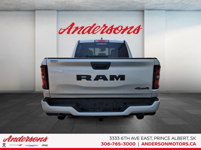 2026 Ram 1500 EXPRESS 3.0L Hurricane Twin-Turbo / Side Steps / Blacked Out
