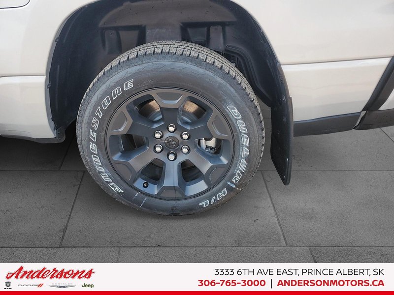2026 Ram 1500 EXPRESS 3.0L Hurricane Twin-Turbo / Side Steps / Blacked Out