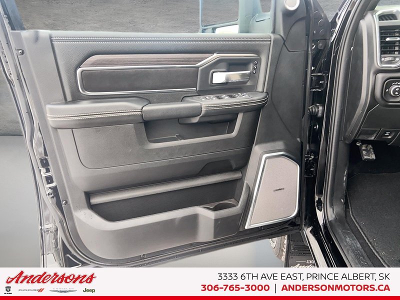 2026 Ram 2500 LARAMIE 6.7L Cummins Turbo-Diesel / Mega Cab / Leather-Faced / Night Edition