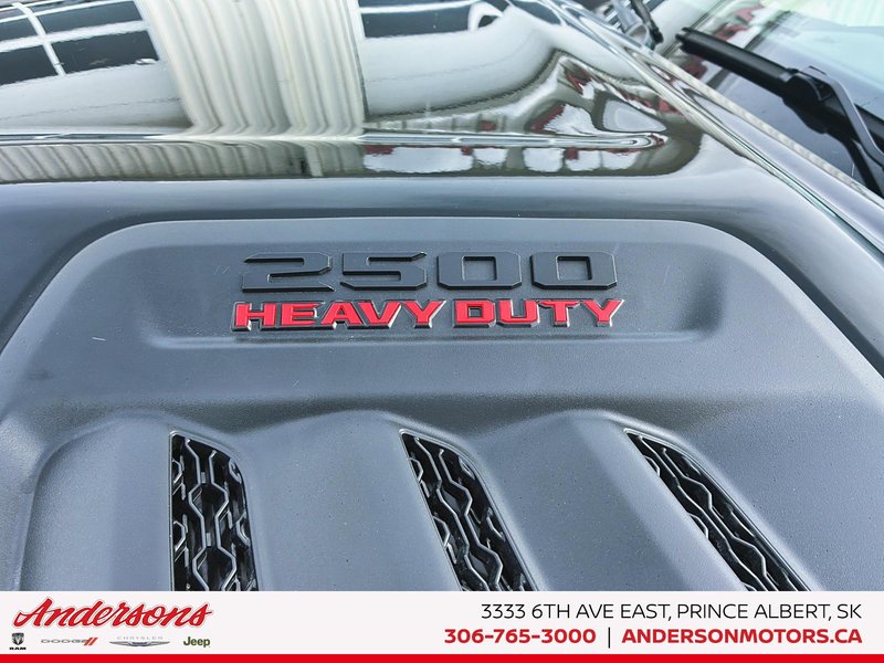 2026 Ram 2500 LARAMIE 6.7L Cummins Turbo-Diesel / Crew Cab / Leather-Faced / Night Edition