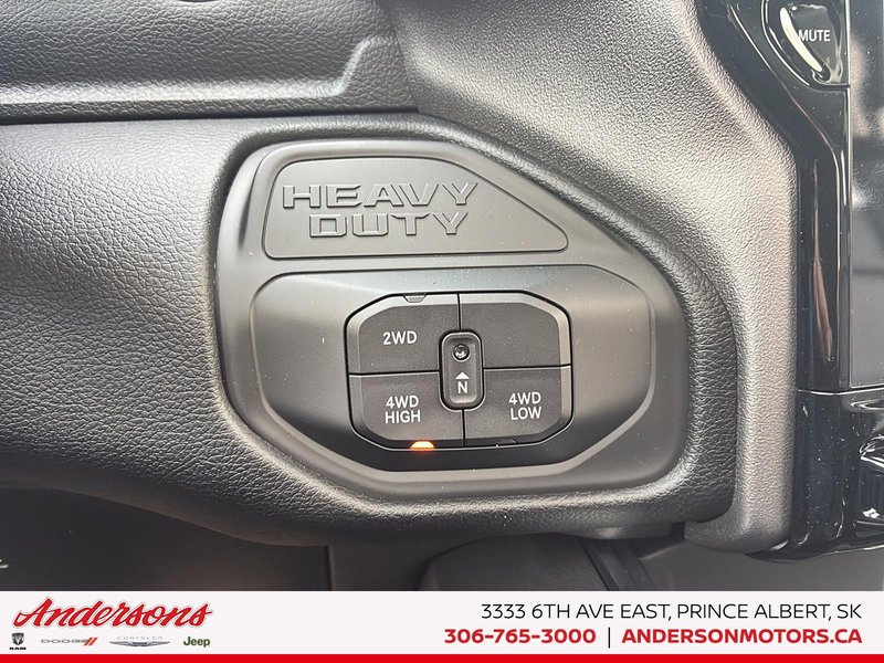 2026 Ram 2500 LARAMIE 6.7L Cummins Turbo-Diesel / Crew Cab / Leather-Faced / Night Edition