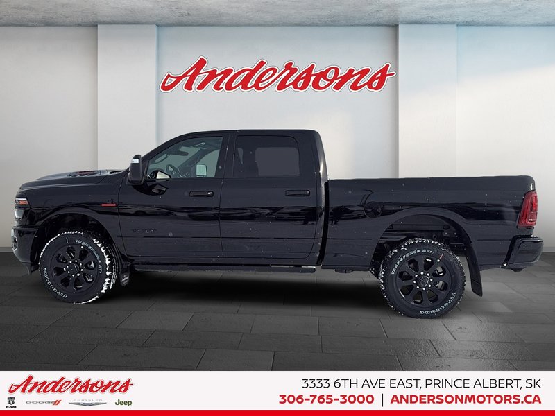 2026 Ram 2500 LARAMIE 6.7L Cummins Turbo-Diesel / Crew Cab / Leather-Faced / Night Edition