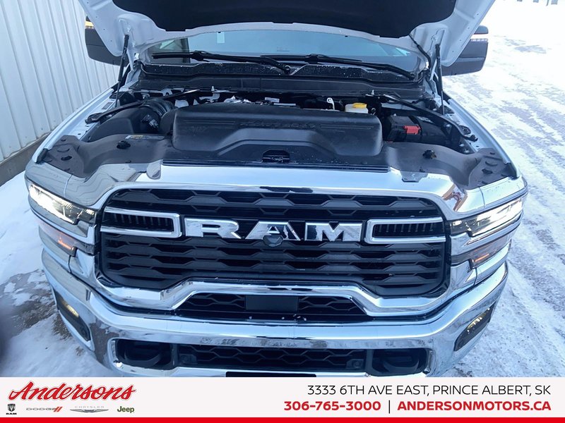 2026 Ram 3500 BIG HORN 6.7L Cummins Turbo-Diesel / Crew Cab / Cloth