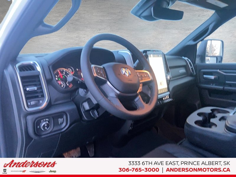 2026 Ram 3500 BIG HORN 6.7L Cummins Turbo-Diesel / Crew Cab / Cloth