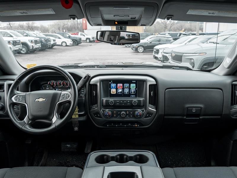 2018 Chevrolet Silverado 1500 Crew Cab 4x4 LT / Short Box-23