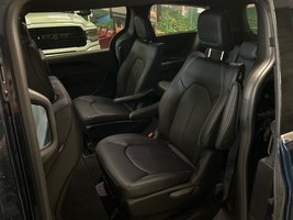 Chrysler Pacifica Hybrid SELECT 2025 Hybride branchable * Autonomie 50km * Sièges et volant chauffants