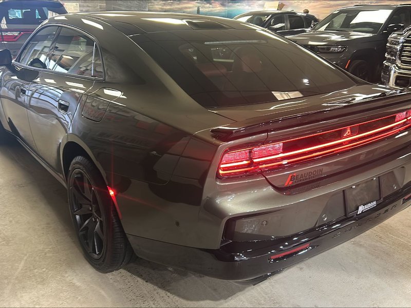 Dodge Charger 4-Doors SCAT PACK PLUS 2026