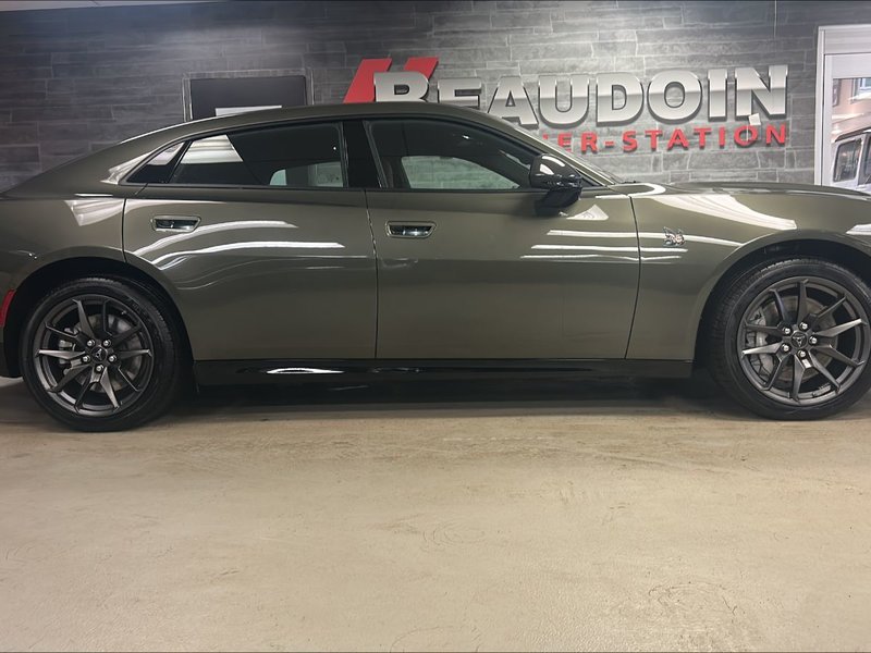 Dodge Charger 4-Doors SCAT PACK PLUS 2026