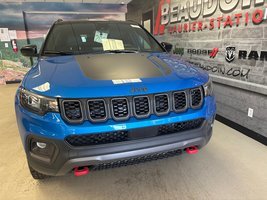 Jeep Compass Trailhawk 2024 ENSEMBLE ATTELAGE REMORQUE * SIÈGES ET VOLANT CHAUFFANTS * DÉMARREUR À DISTANCE