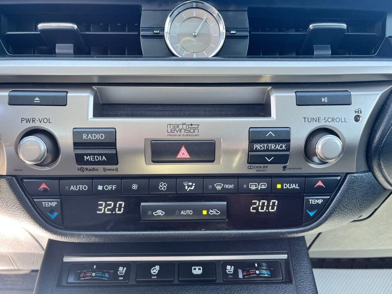 2013 Lexus ES 300h BASE