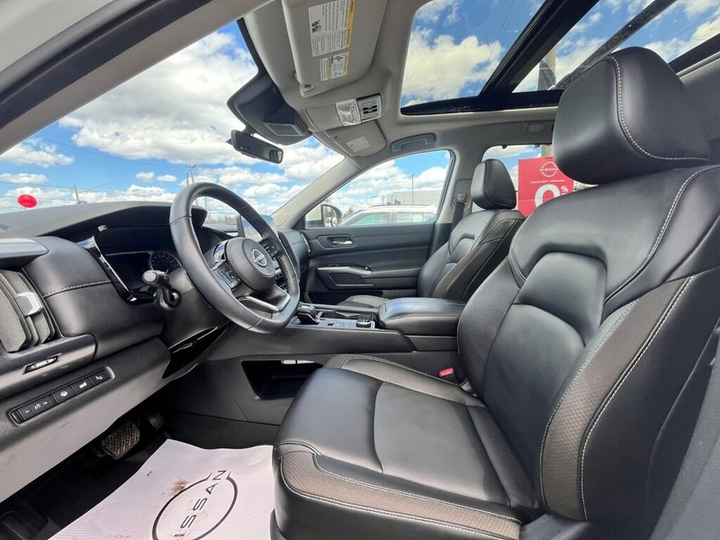 2024 Nissan Pathfinder SL